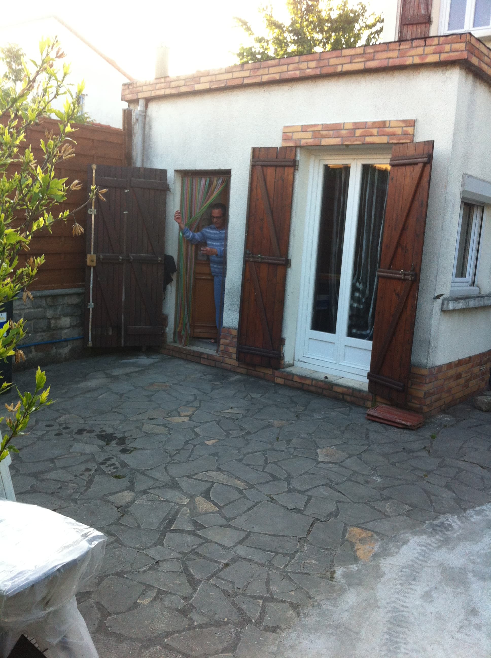 Création d'ouvertures en façade et installation de baies vitrées